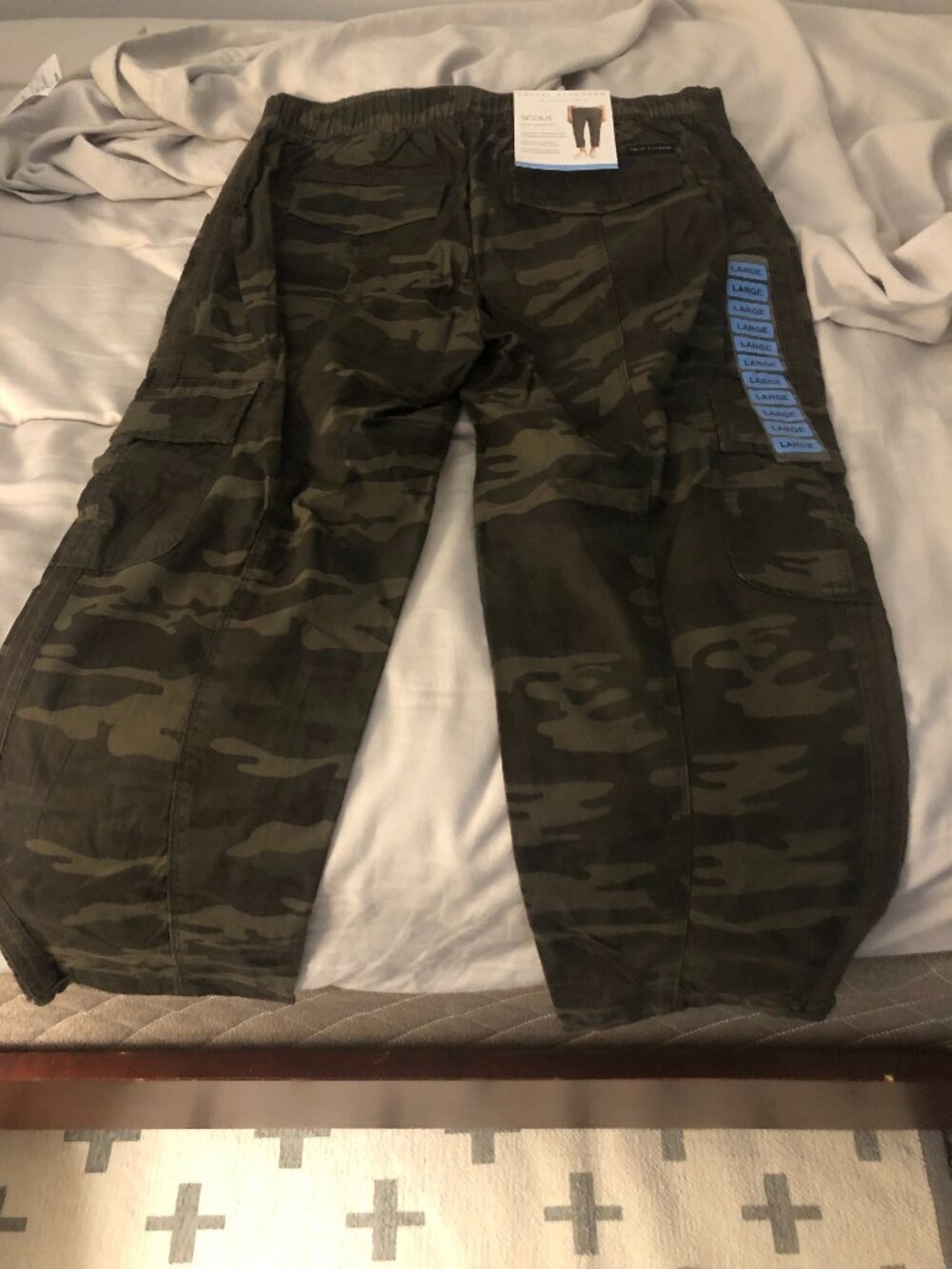 Social Standard By Sanctuary Camouflage Capris Size L